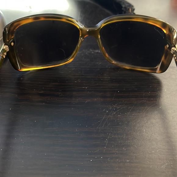Gucci sun glasses - Picture 4 of 6